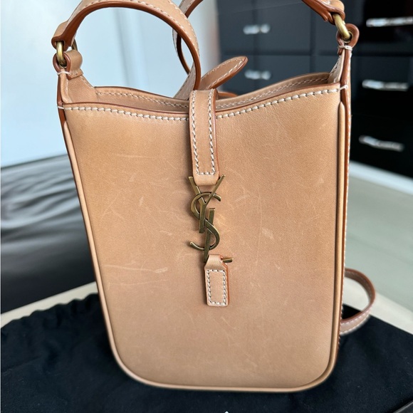SAINT LAURENT
Smooth Calfskin Le 5 A 7 Vertical
Hobo 
crossbody Tan / Gold - Picture 2 of 16